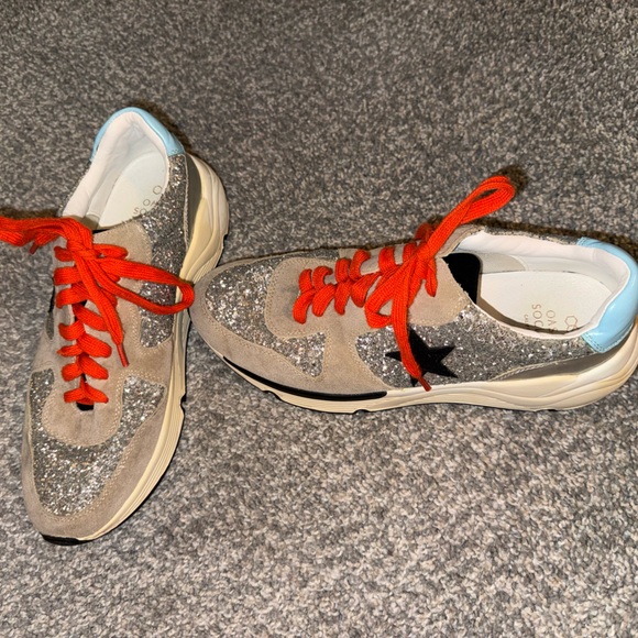 Oasis Society The Quinn Tan Silver Glitter Sneaker - Picture 7 of 12